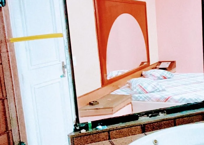 Lips Motel (Adults Only)