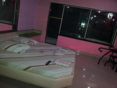 Love hotel Lips (adults Only)